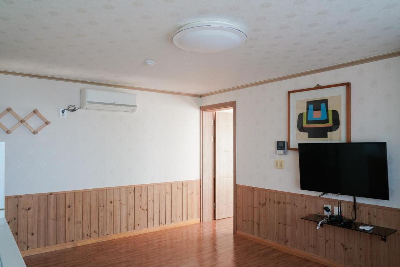 הוילה סאוגוויפו Jungmun Haesung Parktel מראה חיצוני תמונה